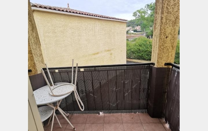 Maison de ville   LE POUGET  60 m2 750 € 